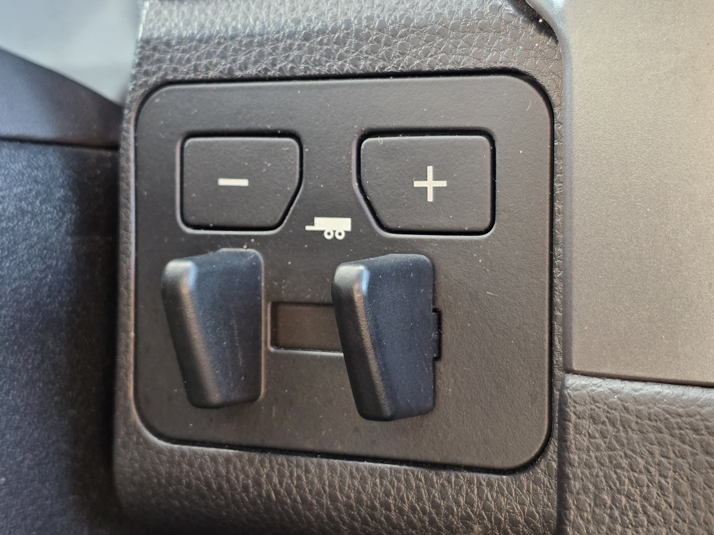 Used 2024 Toyota Tacoma SR5 AWD/4WD image 16