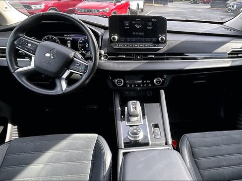 Used 2024 Mitsubishi Outlander SE image 7