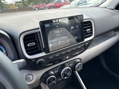 New 2025 Hyundai Venue SEL image 19