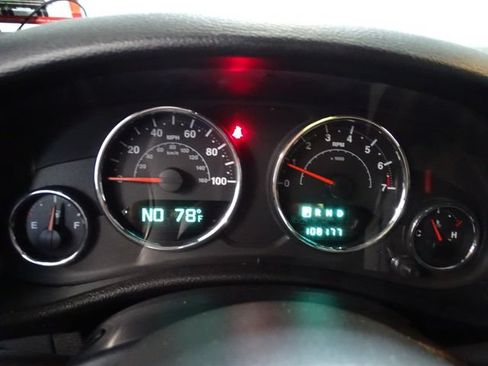 Used 2013 Jeep Wrangler Unlimited Sahara w/ Dual Top Group AWD/4WD image 13
