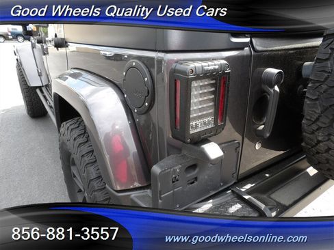 Used 2017 Jeep Wrangler Unlimited Sahara AWD/4WD image 9