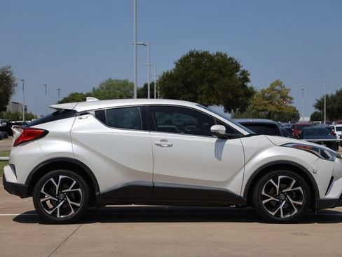 Used 2019 Toyota C-HR Limited FWD image 3