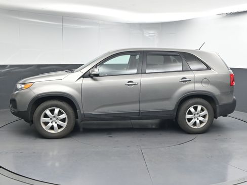 Used 2012 Kia Sorento LX w/ Third Row Pkg image 5