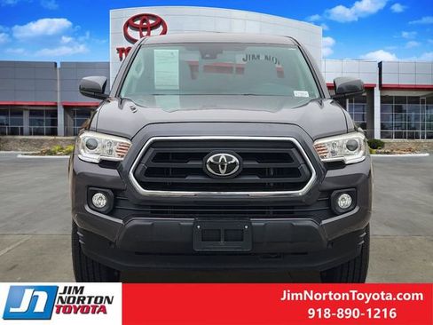 Used 2020 Toyota Tacoma SR5 RWD image 2