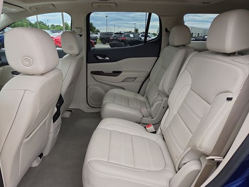 Used 2023 GMC Acadia Denali w/ Denali Ultimate Package FWD image 11