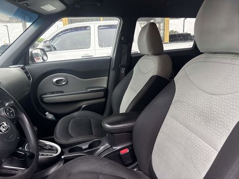 Used 2016 Kia Soul + FWD image 5