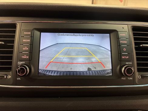 Used 2021 Kia Sedona LX image 41