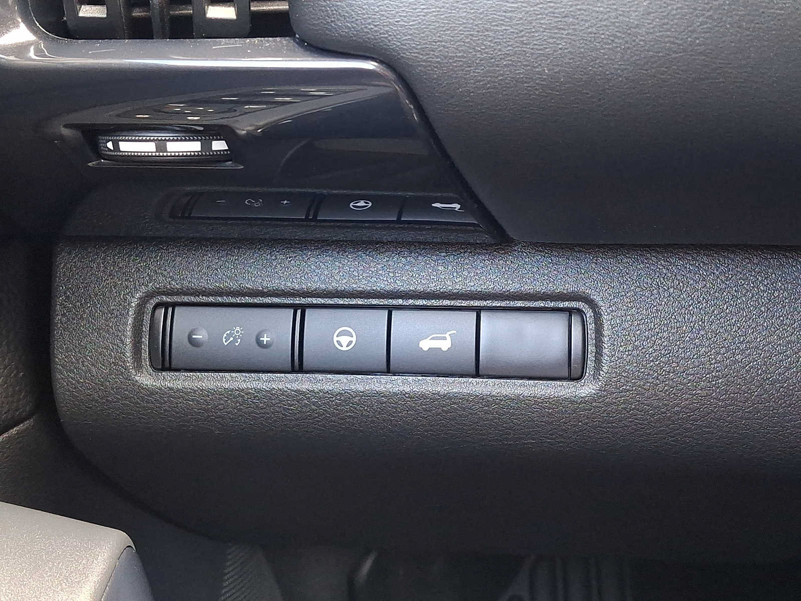 Used 2025 Nissan Pathfinder SV AWD/4WD image 28