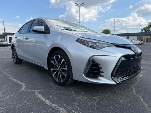 Used 2018 Toyota Corolla SE FWD image 3