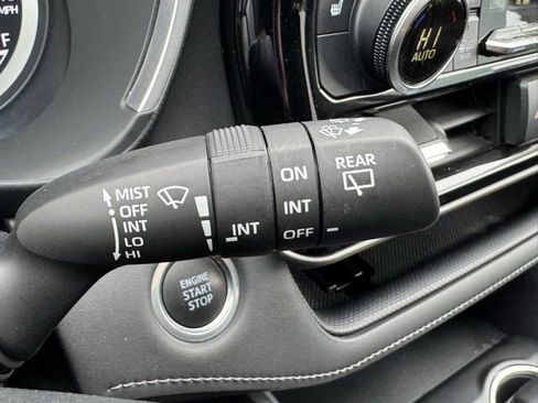 Used 2021 Toyota Highlander XLE AWD/4WD image 33