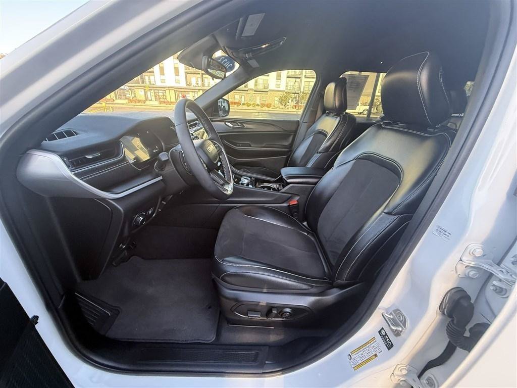 Used 2023 Jeep Grand Cherokee L Laredo AWD/4WD image 20