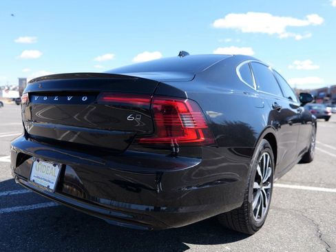 Used 2021 Volvo S90 T6 Momentum image 9