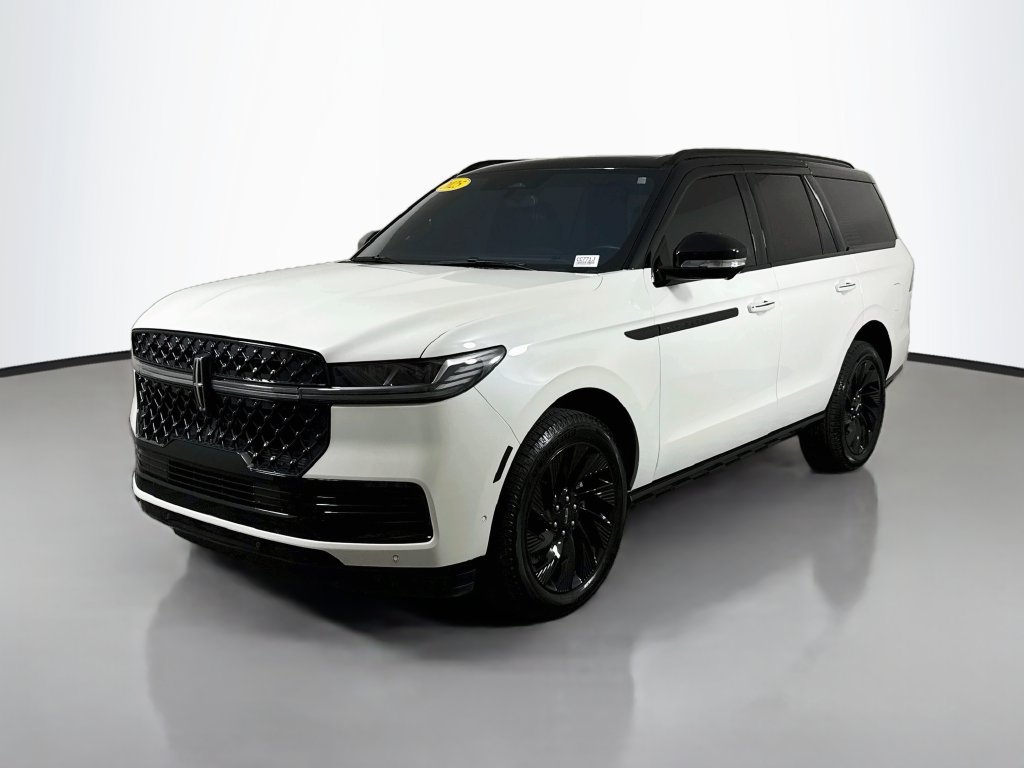 Used 2025 Lincoln Navigator Reserve w/ Jet Appearance Package AWD/4WD image 3