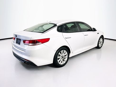 Used 2018 Kia Optima LX w/ 17" Alloy Wheels Package FWD image 9