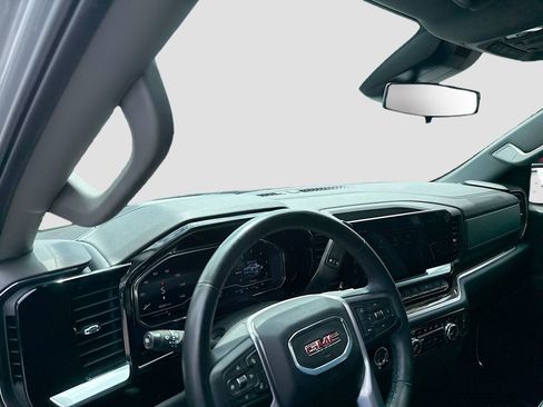 Used 2024 GMC Sierra 1500 Elevation image 11