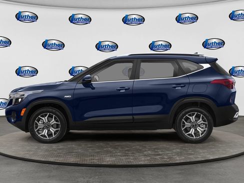 Used 2021 Kia Seltos EX AWD/4WD image 3