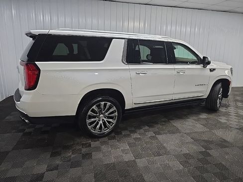 Used 2021 GMC Yukon XL Denali w/ Denali Premium Package AWD/4WD image 3