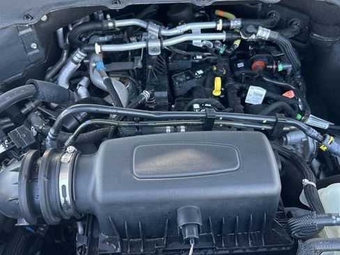 Used 2021 Ford Explorer XLT w/ Equipment Group 202A AWD/4WD image 4