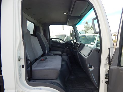 Used 2018 Isuzu NPR image 18