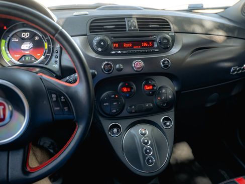 Used 2015 FIAT 500 e FWD image 41