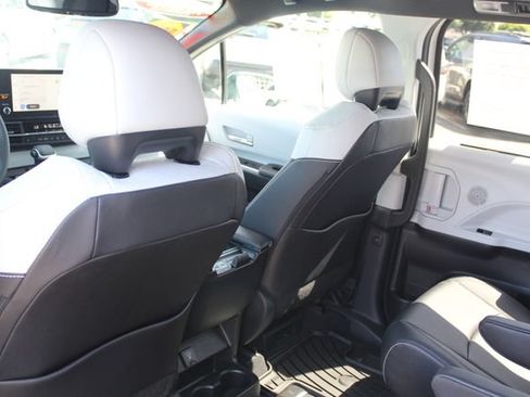 Certified 2026 Toyota Sienna XSE FWD image 30