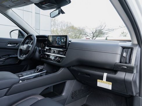 New 2026 Nissan Pathfinder Platinum AWD/4WD image 30