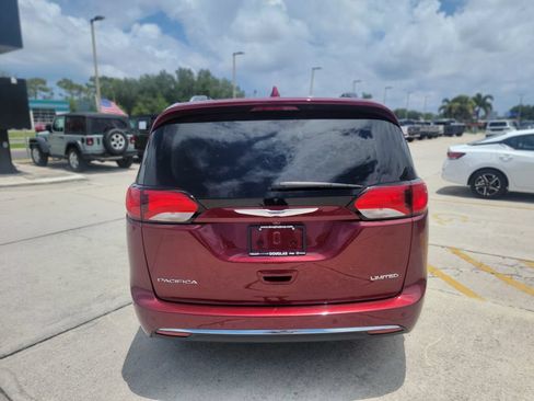 Used 2020 Chrysler Pacifica Limited FWD image 4