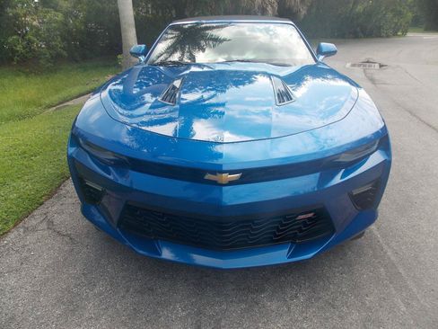 Used 2018 Chevrolet Camaro SS RWD image 8