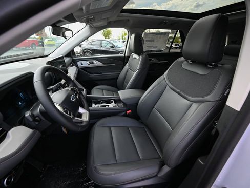 New 2026 Ford Explorer Active w/ Active Comfort Package AWD/4WD image 16