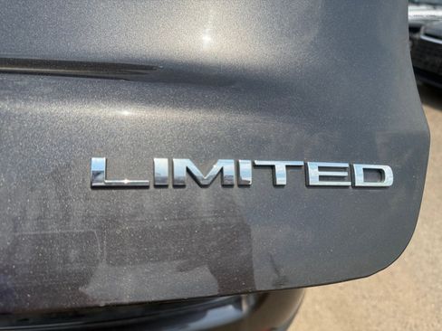 Used 2018 Jeep Compass Limited w/ Navigation Group AWD/4WD image 23