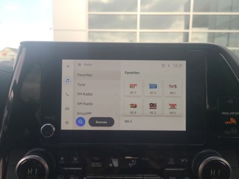 Used 2024 Toyota Highlander LE image 29