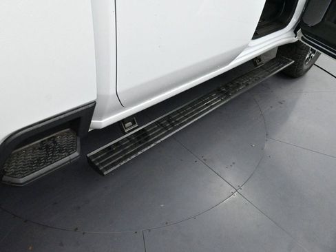 Used 2025 GMC Sierra 2500 AT4X image 29