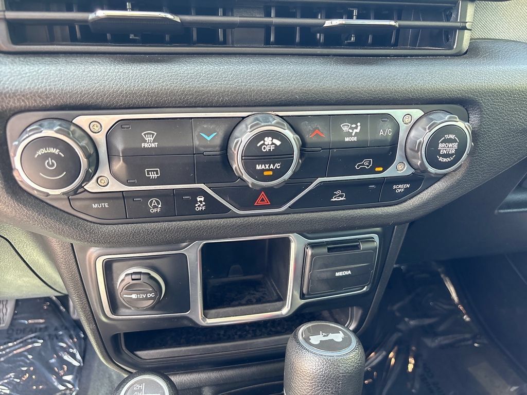 Used 2024 Jeep Wrangler Unlimited Sport AWD/4WD image 10