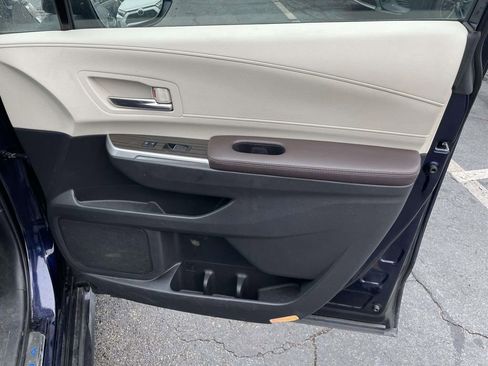 Used 2023 Toyota Sienna Platinum image 46