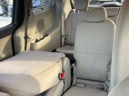 Used 2015 Kia Sedona LX w/ LX Convenience Package image 13