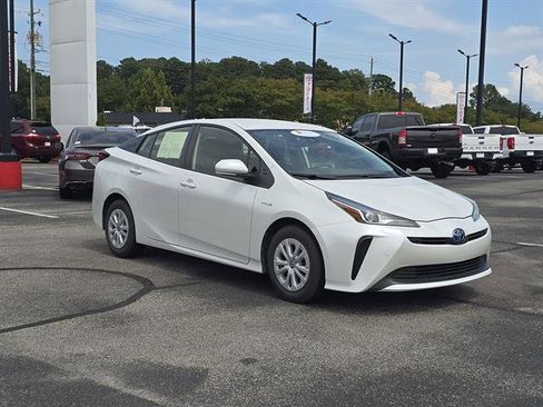 Used 2021 Toyota Prius LE image 7