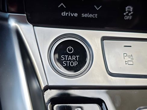 Used 2022 Audi e-tron Premium Plus AWD/4WD image 29