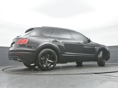Used 2019 Bentley Bentayga AWD/4WD image 32