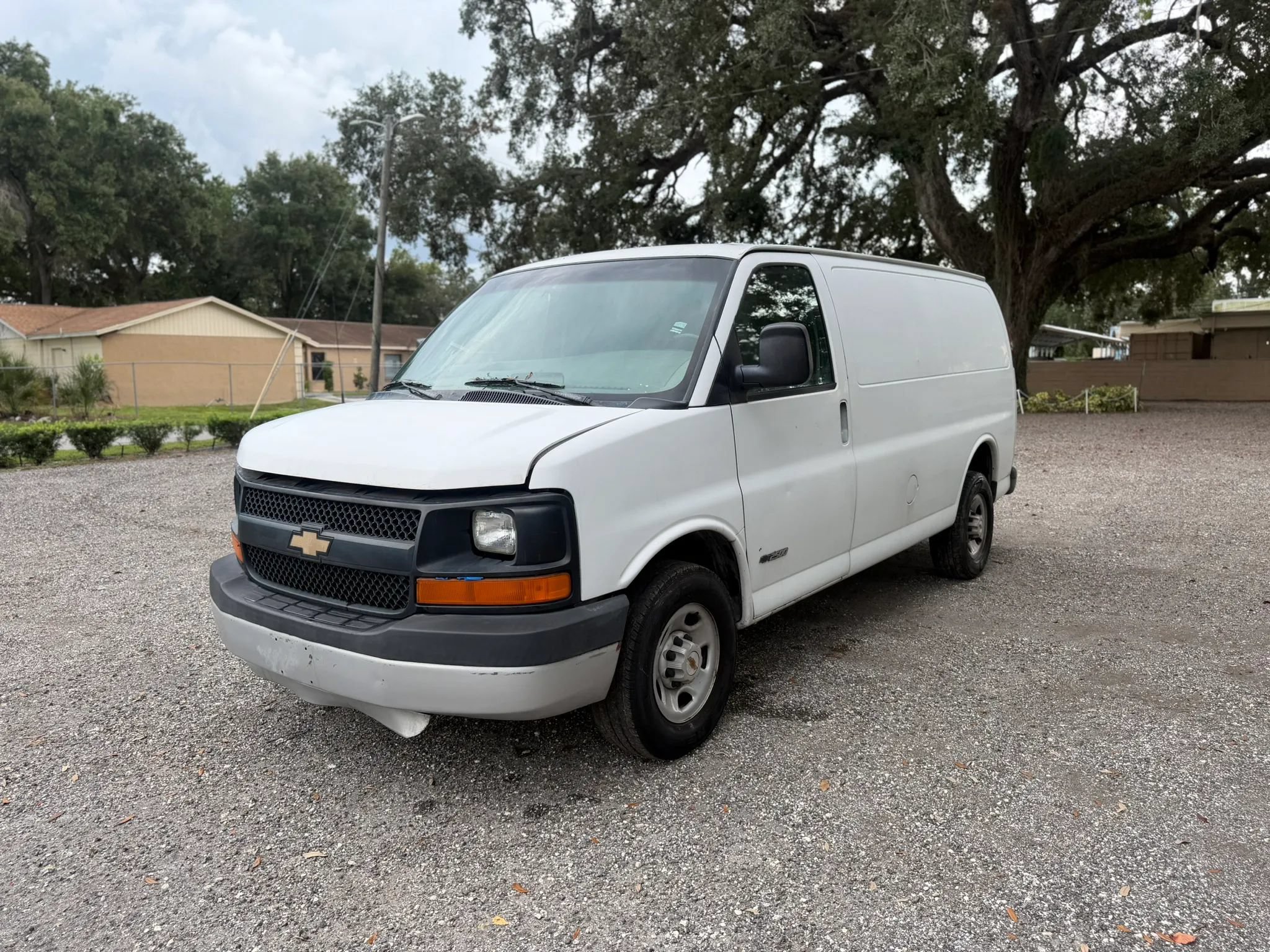 Used 2004 Chevrolet Express 2500 RWD image 1