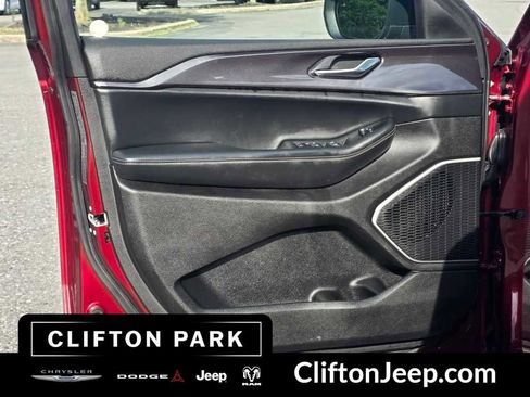 Used 2022 Jeep Grand Cherokee L Laredo w/ Luxury Tech Group I AWD/4WD image 9