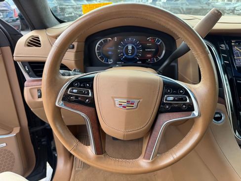 Used 2017 Cadillac Escalade Platinum image 25