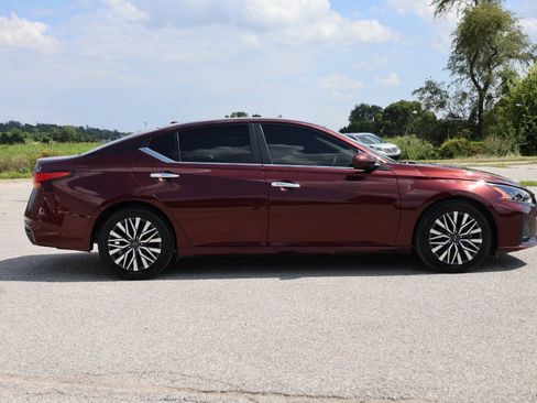 Used 2023 Nissan Altima 2.5 SV FWD image 7