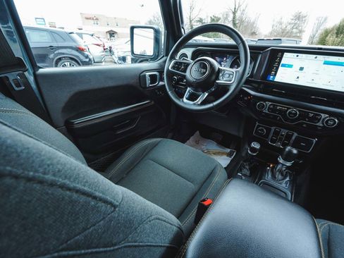 Used 2024 Jeep Wrangler Unlimited Sahara image 36