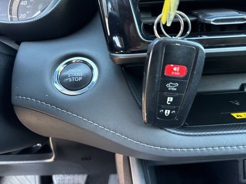 Used 2023 Toyota Highlander XLE image 37