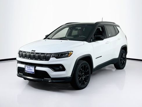 Used 2022 Jeep Compass Latitude w/ Sun and Sound Group AWD/4WD image 1