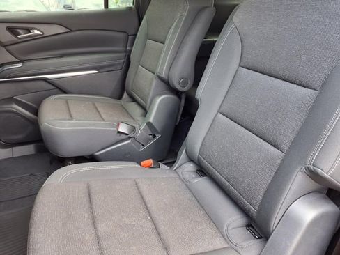 Used 2024 Chevrolet Traverse LT FWD image 7