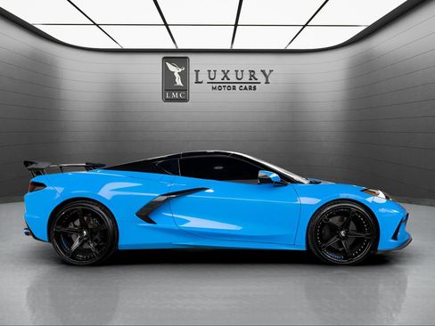 Used 2021 Chevrolet Corvette Stingray Coupe w/ Z51 Performance Package RWD image 9