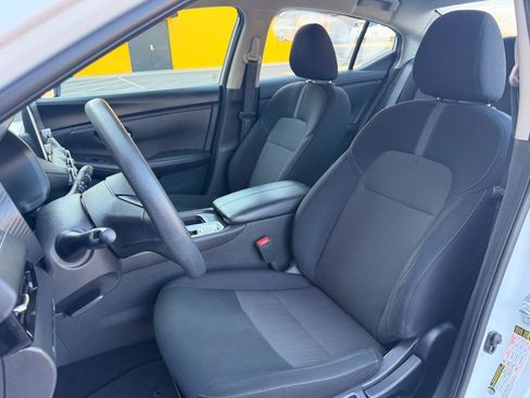Used 2024 Nissan Sentra SV FWD image 11