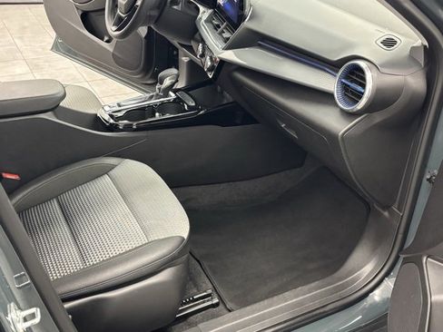 Used 2025 Chevrolet Trax LT image 29