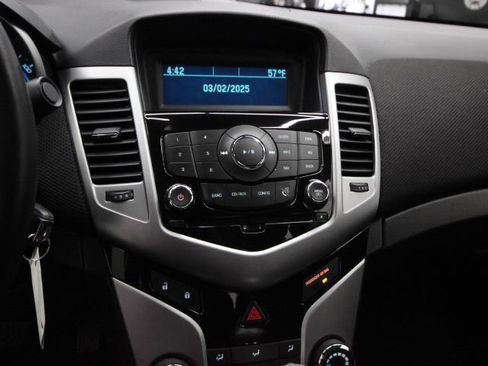 Used 2014 Chevrolet Cruze LT image 18